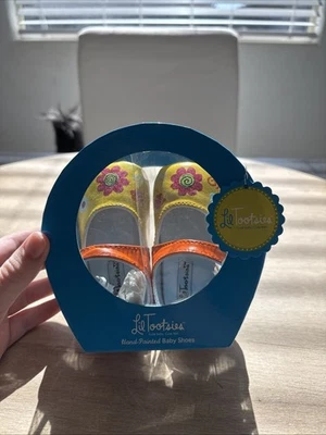 Sapatos de bebê Lil Tootsies pintados à mão flor criança 0 a 9 meses - Imagem 1 de 4