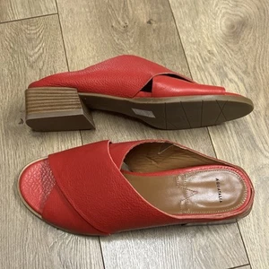 Sandalia Aquatalia Helen Tumbled Becerro Roja Talla 9.5 Nueva Sin Caja - Imagen 1 de 5