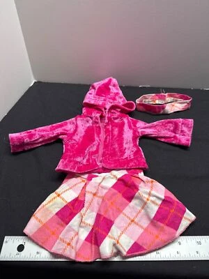 Conjunto de sudadera con capucha y falda a cuadros Madame Alexander Friends 4 Life Doll Outfit de terciopelo rosa Foto 1 de 4