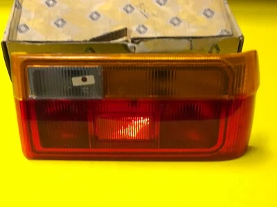 Renault R9 RH Tail light Lamp Assembly Feu arrière luz trasera genuina NOS Foto 1 de 4