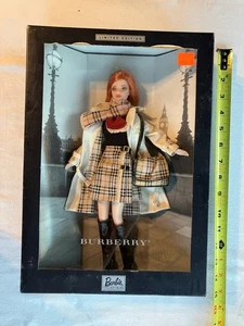 Mattel 29421 2000 Burberry Barbie Puppe, Limited Edition, 10301 - Bild 1 von 6