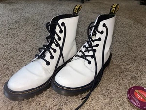Dr. Martens Damen 9 weiße Luana Stiefel 7 Ösen Leder AW004 springende Sohlen Airwair - Bild 1 von 8