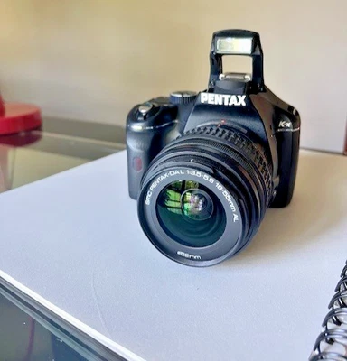 Pentax K-x 12.4mp Digital SLR w/ SMC Camera DAL 18-55mm f/3.5-5.6 Lens Kit DSLR - Image 1 of 4