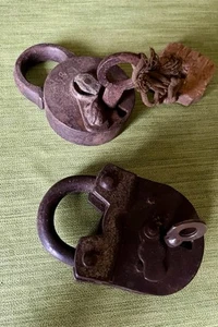 2 alte Vorhängeschlösser, handgefertigt, Gusseisen, antikes Vorhängeschloss - Bild 1 von 3