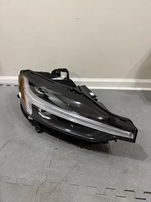 VOLVO XC60 2018-2022 OEM LADO DERECHO LED CARCASA USADO 32404704 Foto 1 de 4