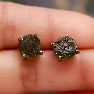 Pendientes redondos de moldavita verde plata maciza negro oxidado joyería para ella - Imagen 1 de 11