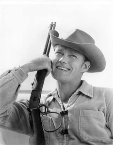 Chuck Connors - El fusilero (1961) - 8 1/2 X 11 - Imagen 1 de 1