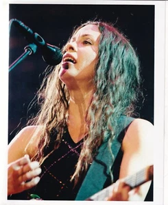 Alanis Morissette - Chart Topping Superstar unsigniertes hochwertiges Foto - Bild 1 von 1