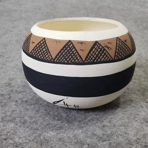 Native American Pottery Bowl Navajo Decorated Southwestern 5" Signed 1994 - Picture 1 of 8
