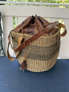Vintage Gorgeous Woven Basket Bag Leather Cinch Top Closure - Picture 1 of 24