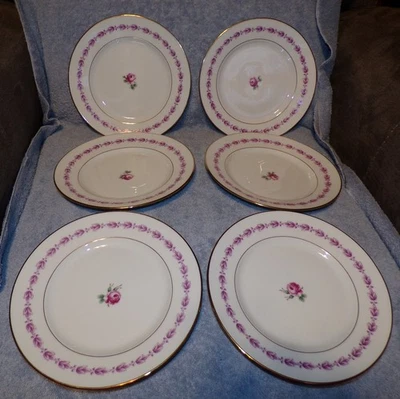 Set of 6- RICHARD GINORI CAMELIA 8 5/8" LUNCHEON PLATES- ROSE CENTER, GOLD TRIM - Image 1 of 4