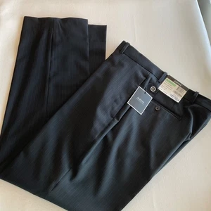 Neu mit Etikett Alfani Hose Herren 34 x 32 schwarz schmale Passform Anzughose Reise Wollmischung - Bild 1 von 10