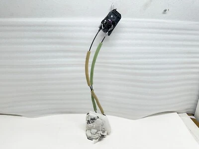 H40640 2014-2018 Mazda 3 ACTUADOR DE CIERRE DE PUERTA DELANTERA CON MANIJA lado del pasajero Foto 1 de 4