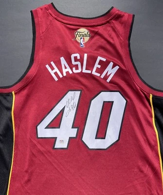 Camiseta deportiva autografiada por Udonis Haslem de los Miami Heat de las Finales Campeones Certificado de Autenticidad PSA/ADN Foto 1 de 4