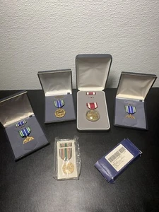 VINTAGE UNITED STATES OF AMERICA MEDAL FOR MILITARY ACHIEVEMENT - Picture 1 of 12