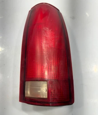 Luz trasera derecha Chevy Silverado/Sierra/Tahoe/Yukon 1988-1999 P/N 16506350 OEM Foto 1 de 4