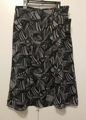 Falda Le Suit Talla 4 Negra Blanca Cremallera Lateral tiro medio debajo de la rodilla forrada Foto 1 de 4