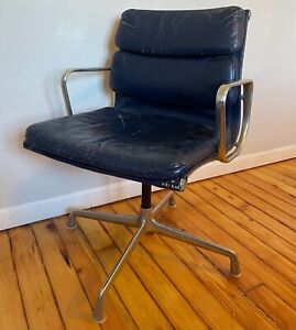 1970s Herman Miller Eames Aluminum Group Soft Pad Lounge Chair Blue Leather Rare