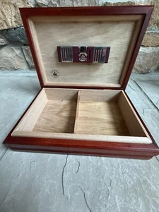 Diamond Crown Cigar Humidor Handcrafted by Reed & Barton - Picture 1 of 7