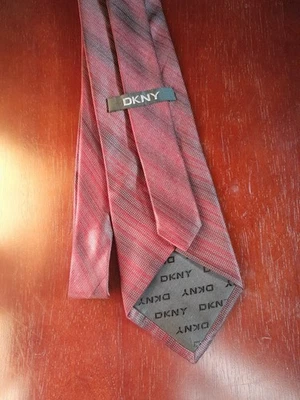 Corbata DKNY 100 % seda negra y borgoña a rayas, gótica, lujosa, victoriana Foto 1 de 4