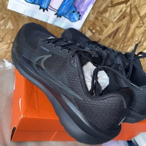 Größe 10,5 - Nike Downshifter 13 Extra Wide Anthracite Wolf Grey - Bild 1 von 6