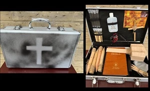 Kit de caza de vampiros único hecho a mano 32 piezas estaca agua bendita maletín utilería (1) - Imagen 1 de 15