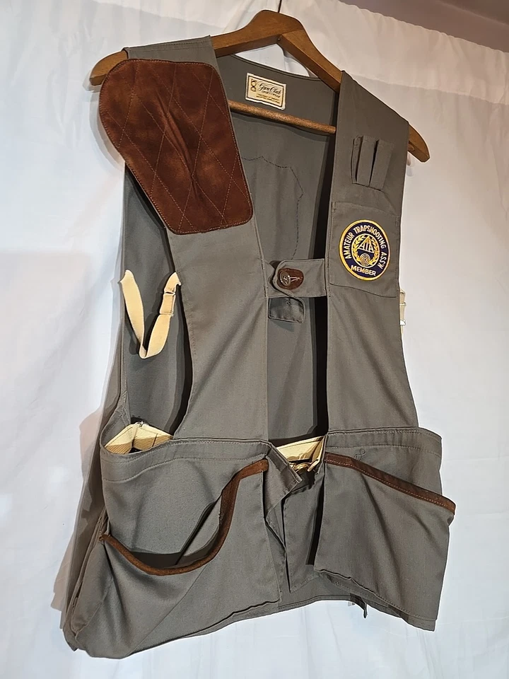 Gun Club Sportswear   VINTAGE  MEN'S M/l BEIGE FABRIC  LEATHER  SHOOTING VEST - Image 1 of 4