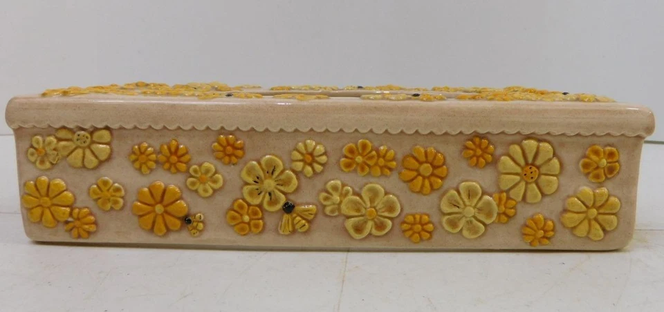 DE COLECCIÓN CUBIERTA GUANTERA DE TEJIDO RECTANGULAR DE CERÁMICA BRONCEADA CON FLORES Y ABEJAS Foto 1 de 1