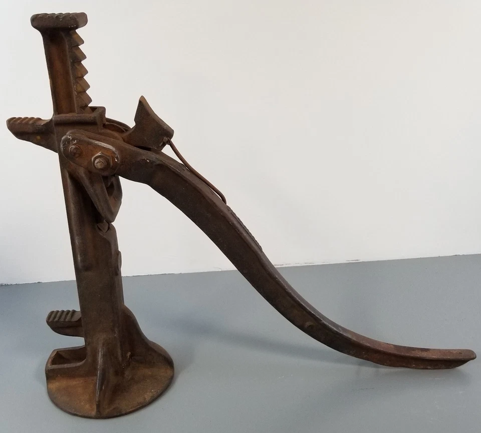 ANTIQUE 1940s Badger Malleable Jack Farm Machine Auto Car Train Pat. 2185476 - Image 1 of 4