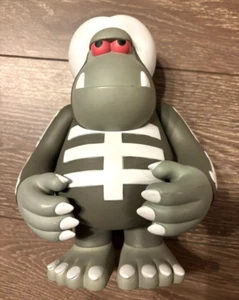 AMOS TOY Bounty Hunter King Kun Vinyl Toy Figure Rare King Ken Skull Kun Gray - Picture 1 of 16