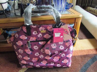 Bolso de Mano LUV BETSEY JOHNSON LBJAYCEE Malva Floral para Pasar la Noche con Muñequera Nuevo con Etiquetas Foto 1 de 4
