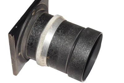 Meyer Optik Gorlitz  Trioplan 260mm F=4.5 Red V Lens w/Shade Hood plate - Image 1 of 4