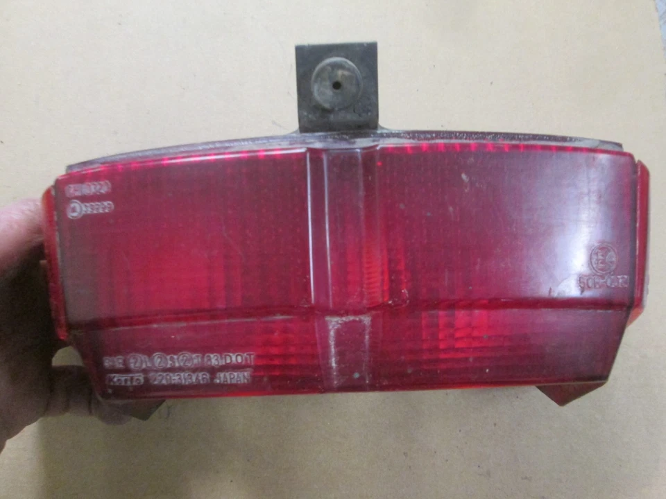 Conjunto de unidad de luz trasera Yamaha 1984-1993 FJ1100 FJ1200 47M-84710-60-00 PROBADO Foto 1 de 4