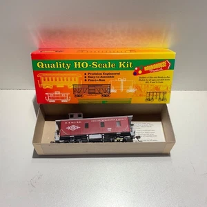 Roundhouse MDC #03454 HO Scale CB&Q #222 30' 3-Window Caboose Built Boxed - Bild 1 von 13