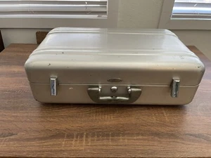 Vintage Haliburton Aluminum Briefcase 21x12x6 MED Case No Key, Great Shape. - Picture 1 of 11