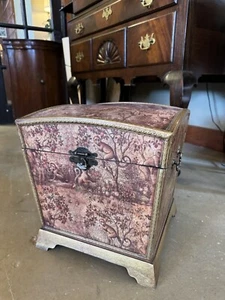 Vintage Monkey Themed Velvet Lined Sewing or Storage Caddy Chest - Picture 1 of 10