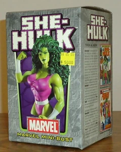 She Hulk Bust - Picture 1 of 12