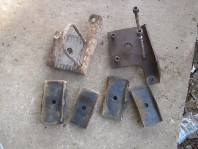 70-81 GM F CARROCERÍA AMORTIGUADOR TRASERO PLACAS DE MONTAJE CON PERNOS EN U JUEGO OEM LH RH Foto 1 de 4