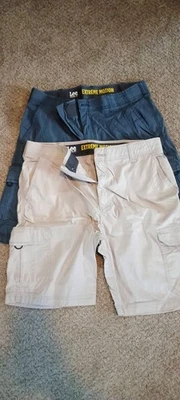 Pantalones cortos cargo Lee Extreme Motion para hombre, talla 34, paquete de dos Foto 1 de 2
