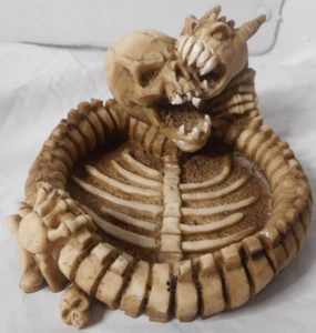 Resin Round Fighting Open Mouth Skull Demon Teeth Angry Rib Bones Base 2 1/2" - Picture 1 of 9
