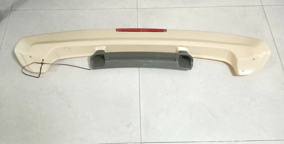 Alerón trasero sin pintar para 98-07 Toyota Land Cruiser 100/Lexus LX470 LED - Imagen 1 de 4