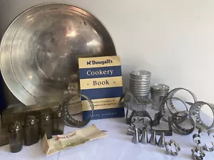 Vintage 12” Cake Tin & Pastry Cutters Moulds Icing Nozzles Canape Retro Kitchen - Foto 1 di 5