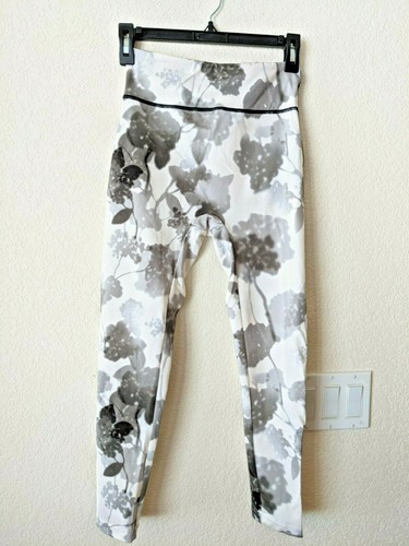 NUOVI autentici leggings fitness Fendi fiori ombreggiati Eur 38 US 2