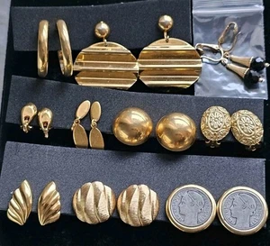 Vtg Lot 10 Pairs Goldtone Clip On Earrings Textured Signed 2 Monet Sarah Cov - Picture 1 of 14