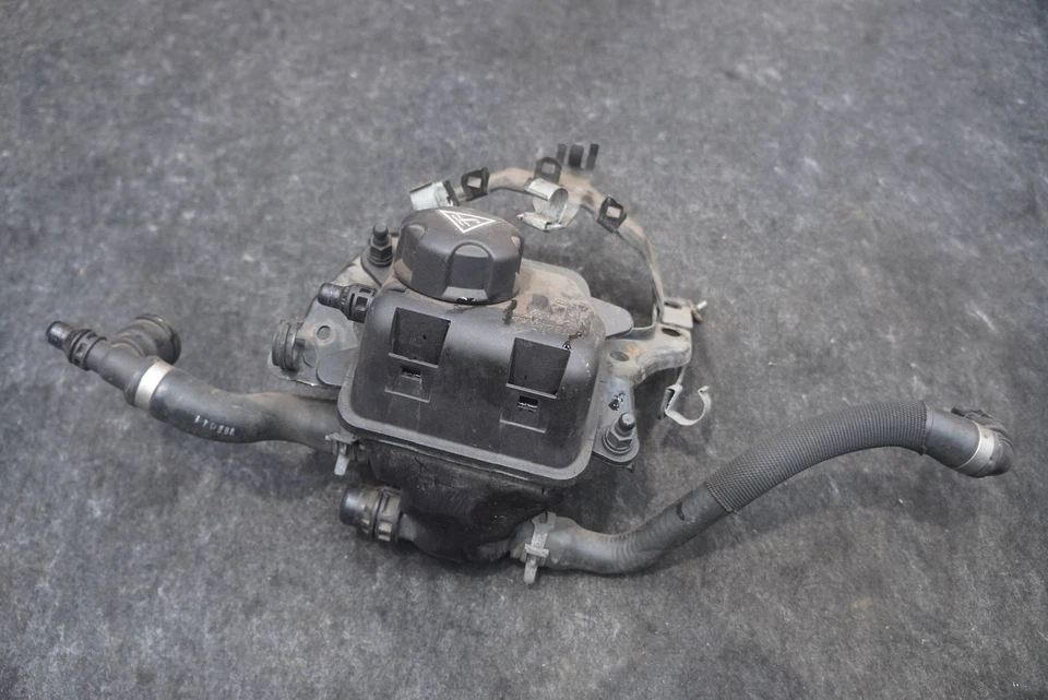 Coolant Recovery Expansion Tank 17137575578 BMW 650i F12 2012-19 550i 750i X5 X6 - Image 1 of 4