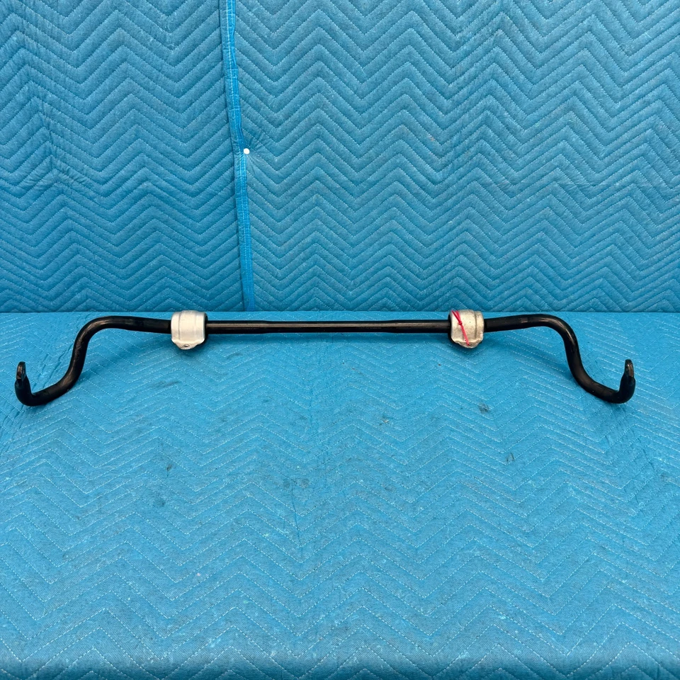 Barra estabilizadora delantera BMW 325i E90 2006-2011 con bujes OEM 3135676882 Foto 1 de 4