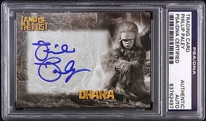 Tarjeta coleccionable firmada por Phil Paley Chaka Land of the Lost 2013 (PSA/DNA en losa) - Imagen 1 de 1