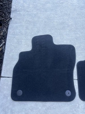 JUEGO DE 4 ALFOMBRILLAS FORRO PISO DELANTERO Y TRASERO AUDI Q3 QUATTRO OEM 2019-2025 Foto 1 de 4