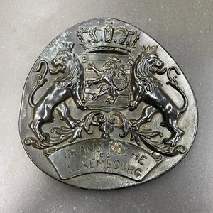 Grand Duché De Luxembourg Vintage Cast Metal Crested Wall Plaque - Picture 1 of 5