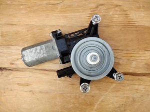18-20 Chevrolet Equinox. Used factory rear door power window motor RH passenger - Picture 1 of 5